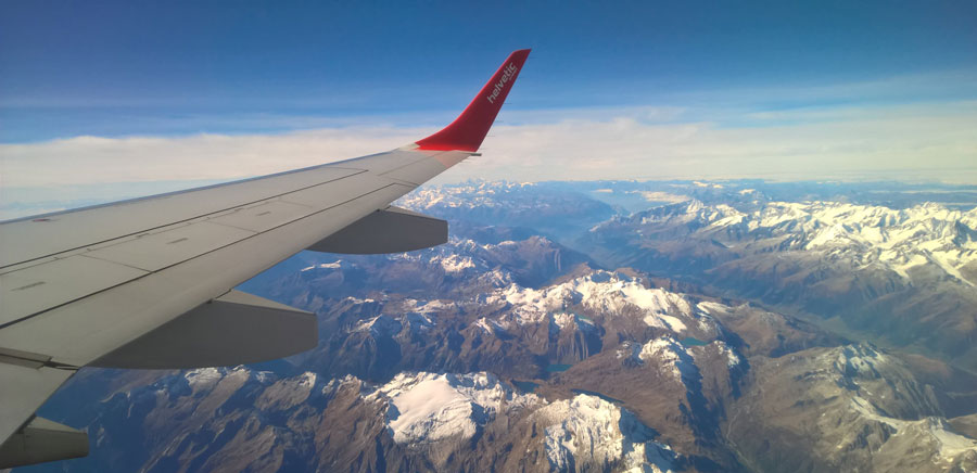 Airplane wing