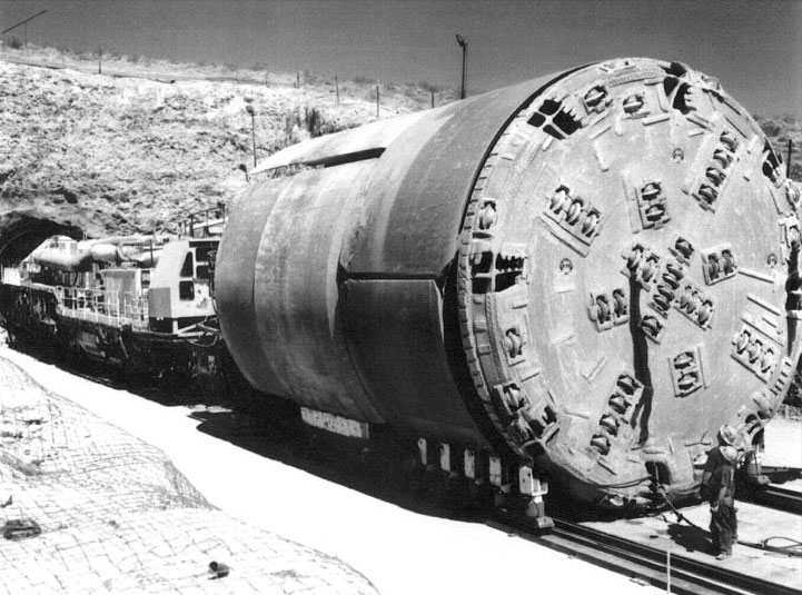 tunnel boring machine